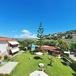 Alexaria Holidays Homes 3* Frínion