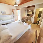 Alexaria Holidays Homes 3* Frínion
