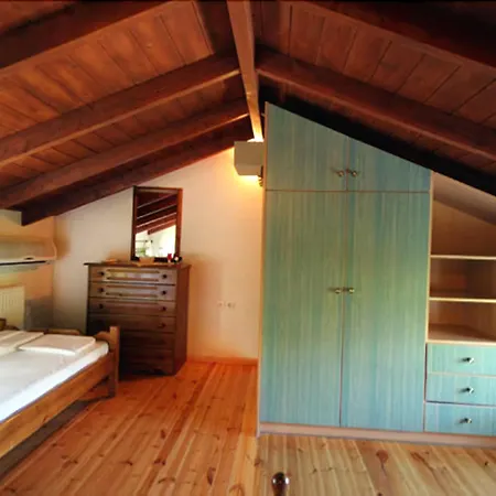 Alexaria Holidays 4* Frínion